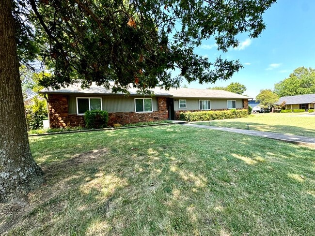 Building Photo - 601 Rosewood Ct Rental