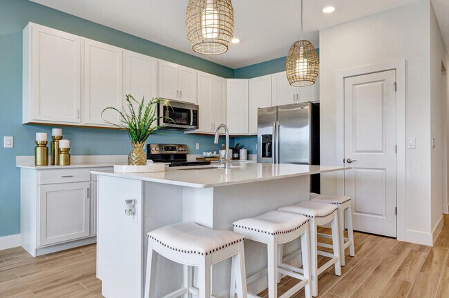 Photo - 608 Waters Edge Ln