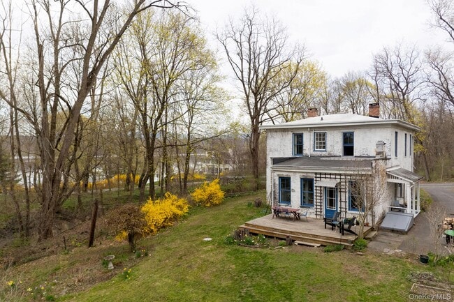 Building Photo - 225 Barrytown Rd