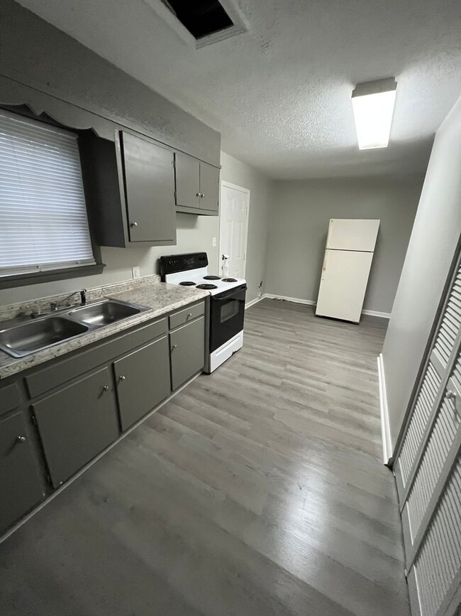 Photo - 902 Preston St Unidad D