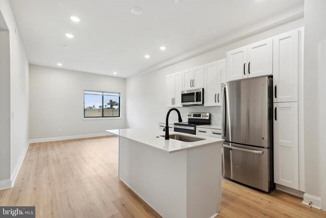 Building Photo - 2157 E Lehigh Ave Unit 307