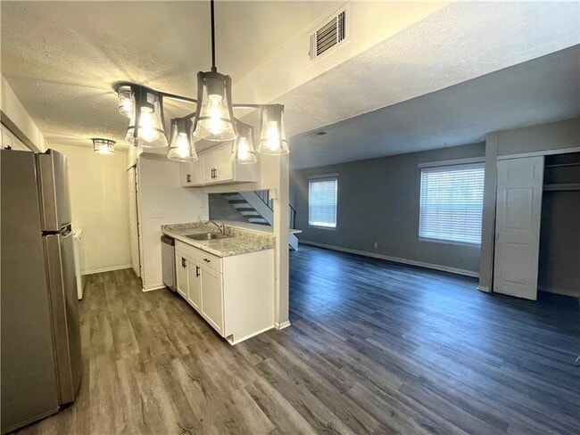 Photo - 662 Bellemeade Dr SW Unit C