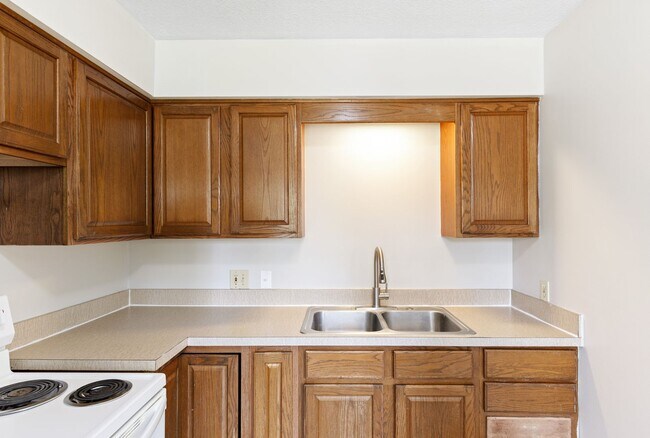 Photo - Brentwood Apartments (460 Silver LLC)