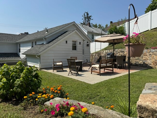 Building Photo - 29 Quintard Terrace