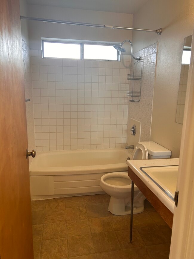 Photo - College Hill Apartments