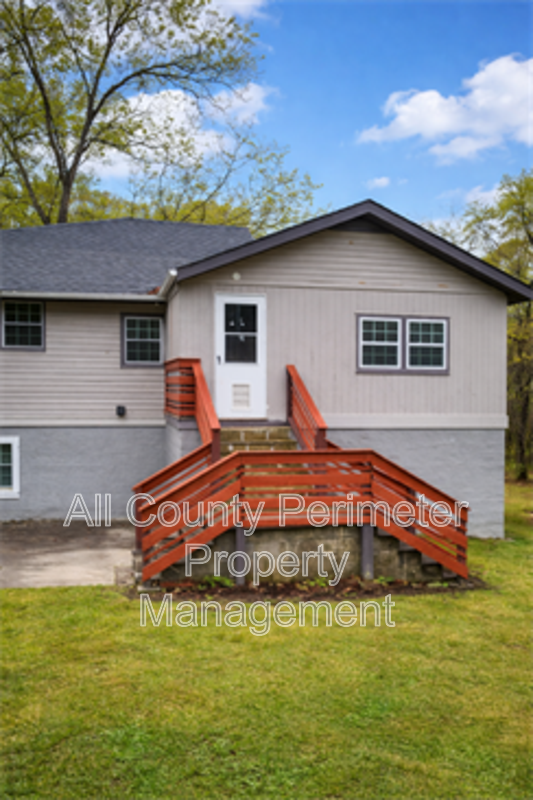 Building Photo - 2308 Lakewood Ave SW Unit A