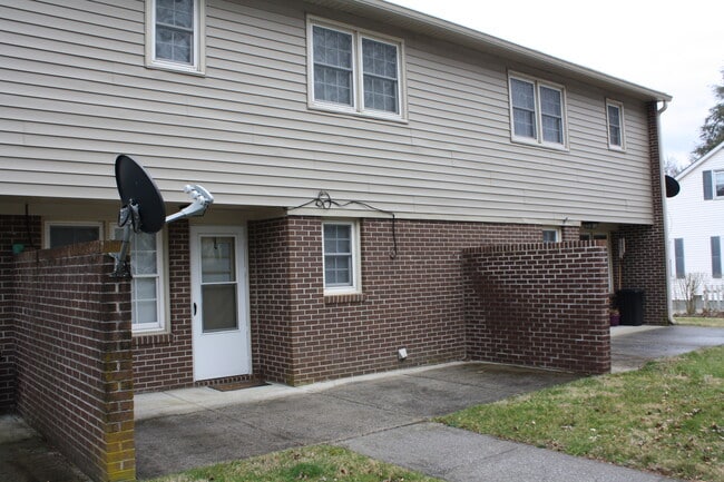 Building Photo - 500 E North St Rental