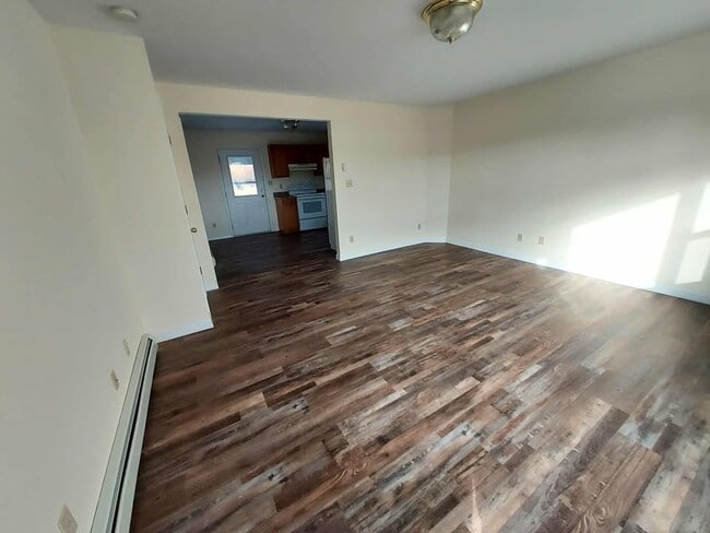 Photo - 550 Front St