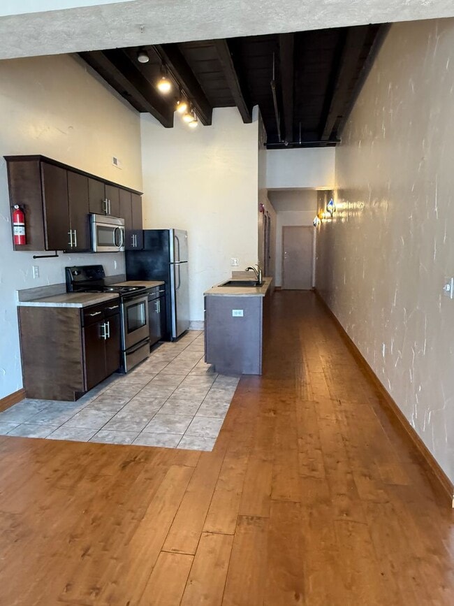 MOVE IN SPECIAL! 1 BEDROOM LOFT @ OLIVER'S... - MOVE IN SPECIAL! 1 BEDROOM LOFT @ OLIVER'S...