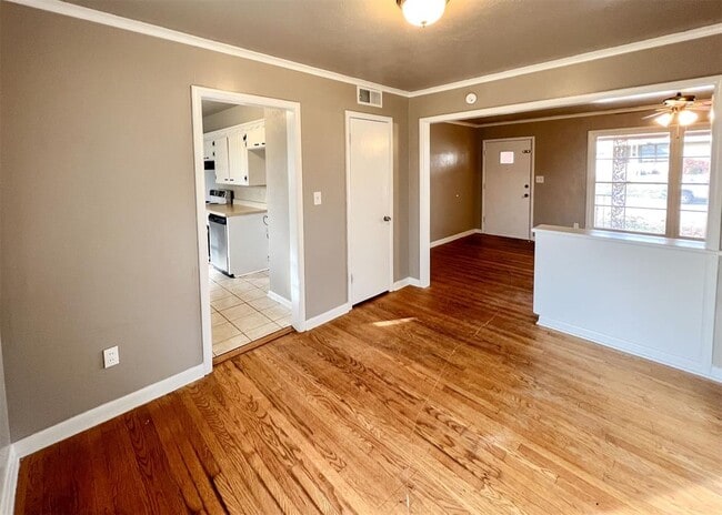 Photo - 208 E 14th St