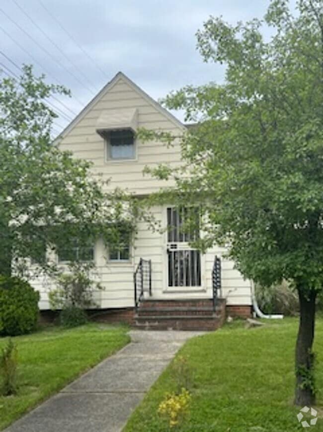 Building Photo - 871 E 232 St Rental