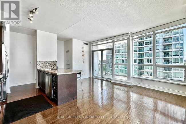 Photo - 1910 Lake Shore Blvd W Unité 807