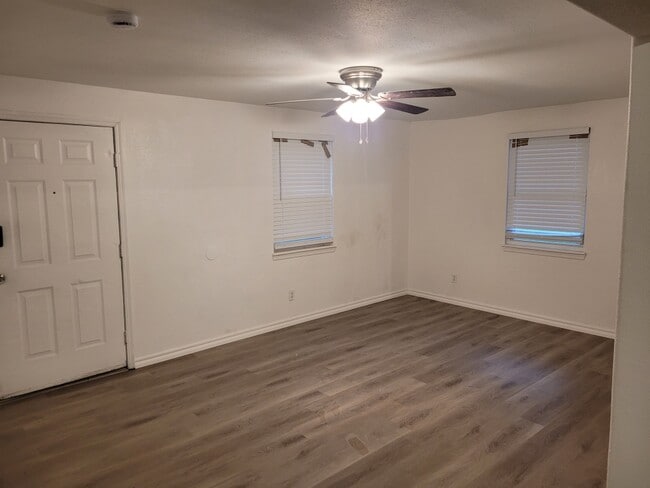 sala de estar - 718 N 18th St Unidad 3