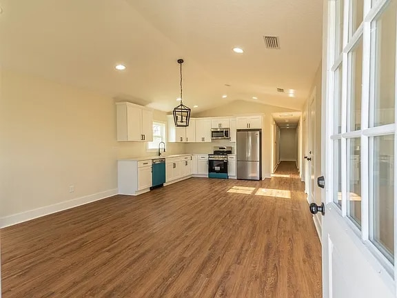 Photo - 45035 James St