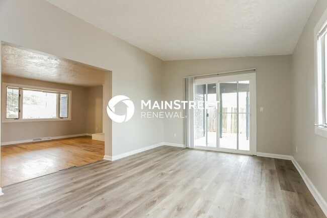 Photo - 4 Bedroom Pet-Friendly Home in AURORA, CO with Main Street Renewal