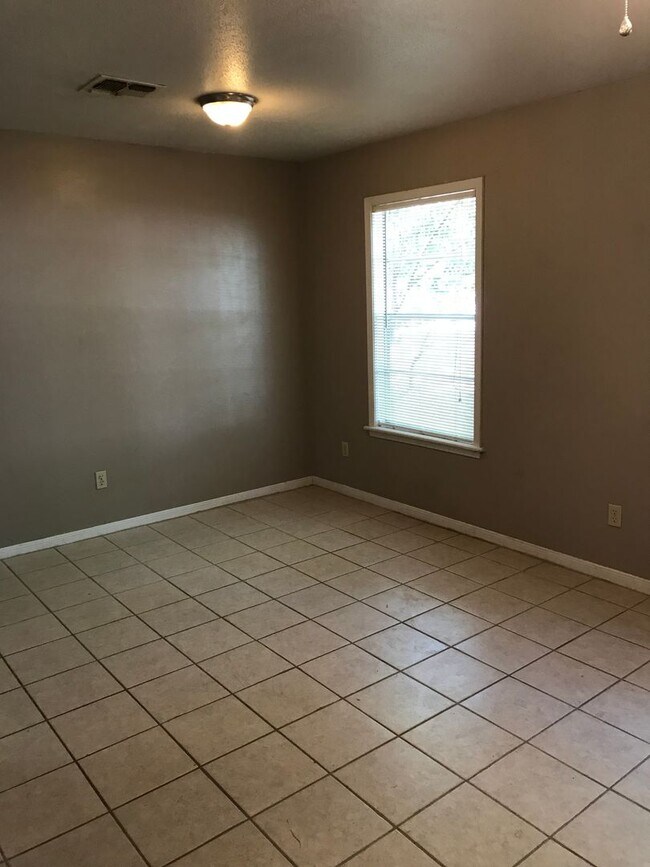 Photo - 700 Vassar Ct Unit B