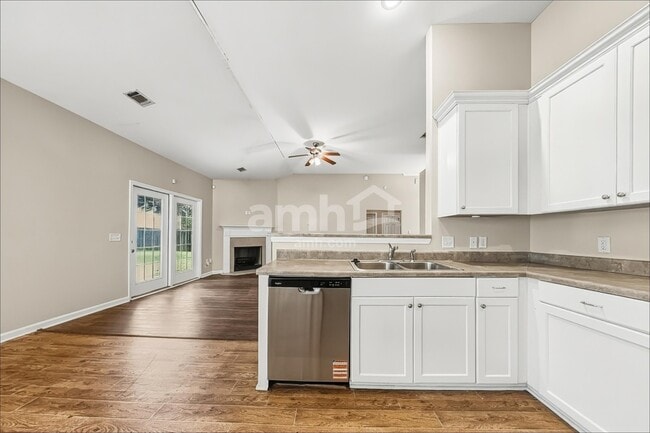 1555 Bradley Blvd