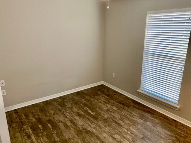 Photo - Lindsey West 40 Unit 22341 A Estel