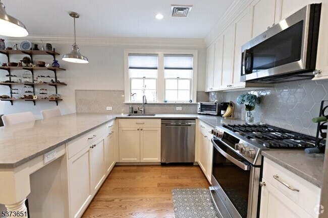 Building Photo - 119 Washington St Unit B Rental