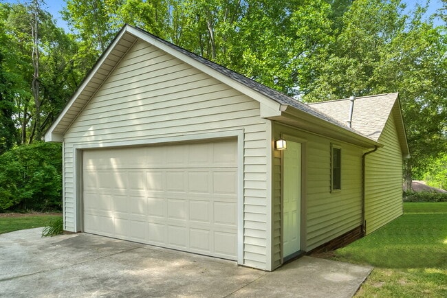 Photo - 6262 Morehead Rd