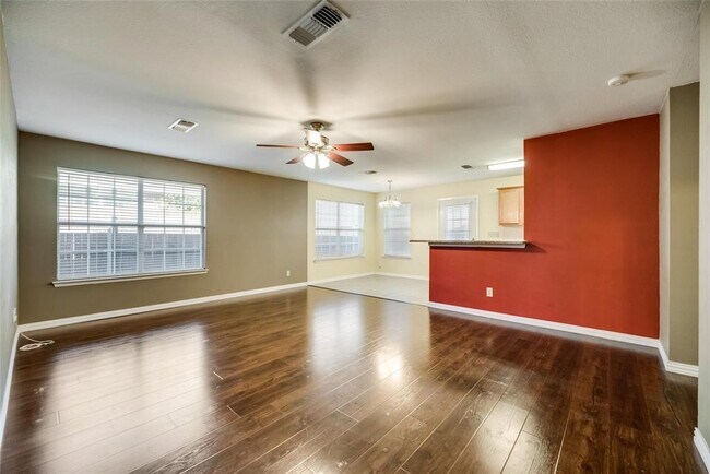 Photo - 509 Joyce Way