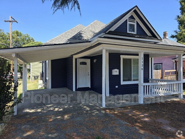 Building Photo - 1136 SE Pine St Rental