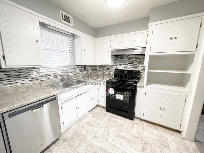 Photo - 7609 NW 28th St