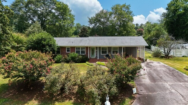 Building Photo - Charming 3BR/2BA Home for Rent in Clemson ...