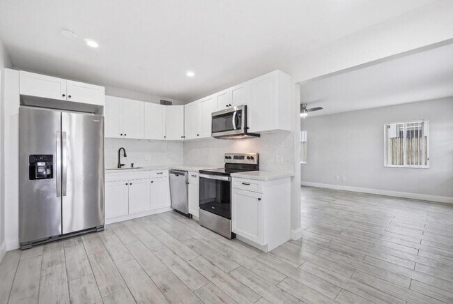 Photo - 712 NE 10th Ave