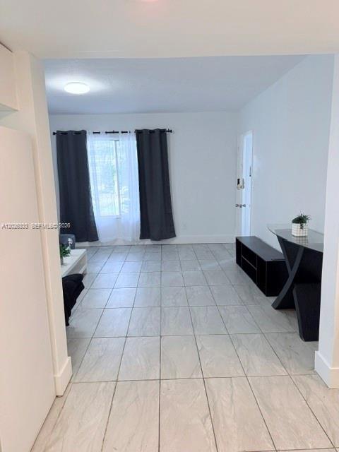 Photo - 7610 Dickens Ave Unidad 2