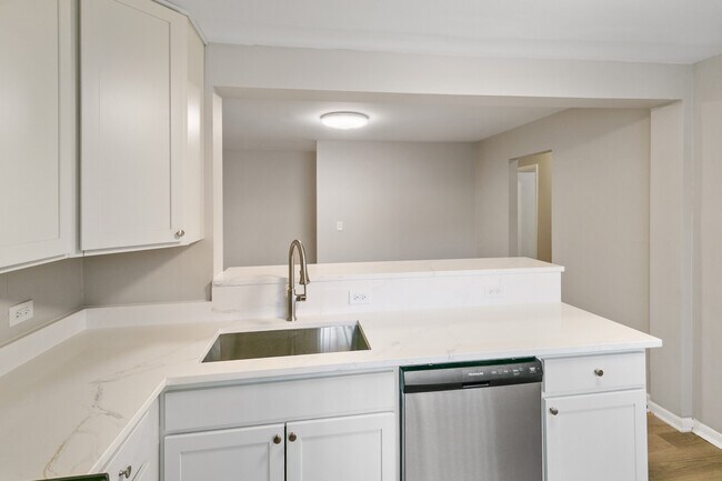 Photo - 705 S Milwaukee Ave