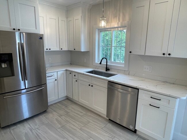 Photo - 202 Robbins St