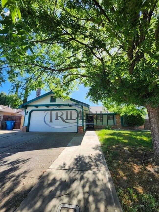 Building Photo - 3 bedroom, 2 bath house