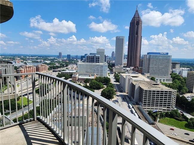 Photo - 400 W Peachtree St NW Condo Unit 2514
