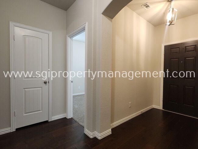 Photo - 2024 Miramar Dr