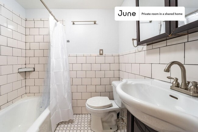 Room in Shared 2 bed/1 bath home in Columbia Heights