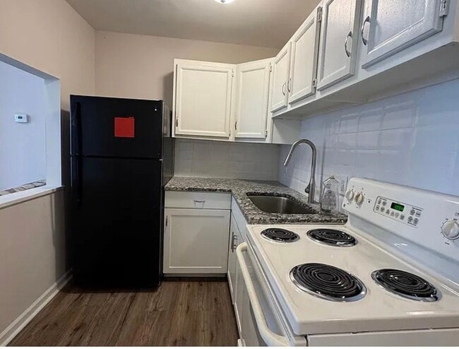 Building Photo - 731 W 4th St