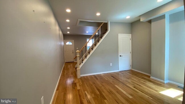 Photo - 2321 E Cabot St