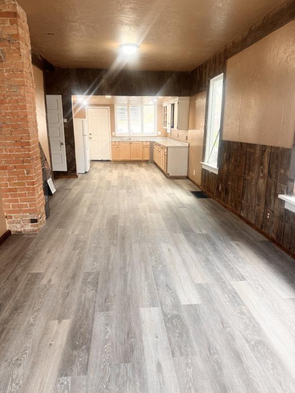 Photo - 302 Parry St