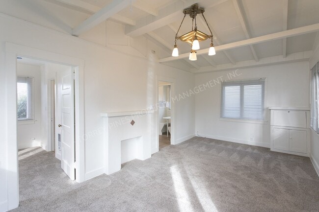 Photo - Beautiful Vintage Cottage in La Jolla with Onsite Laundry! Unidad 7783
