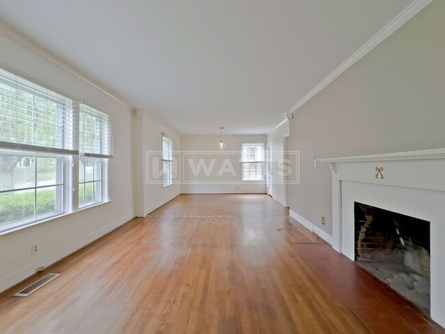 Photo - Charming 2BR/1BA Bungalow in Crestwood South