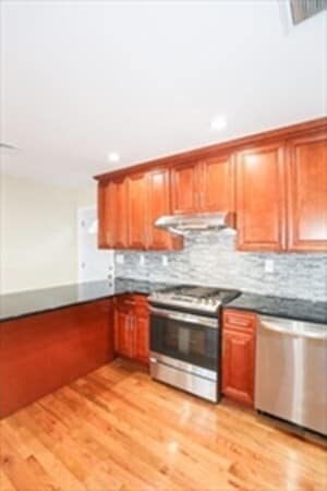 Photo - 118 Charles St