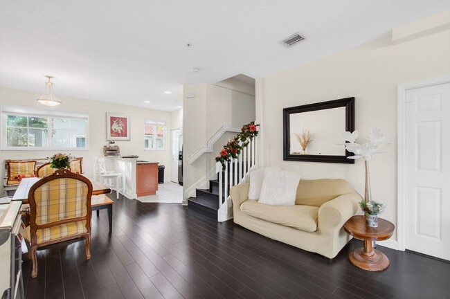 Photo - 321 Bayfront Dr