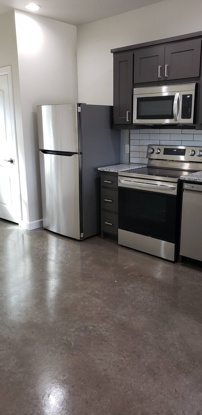 Photo - 506 Litigation Unit 106