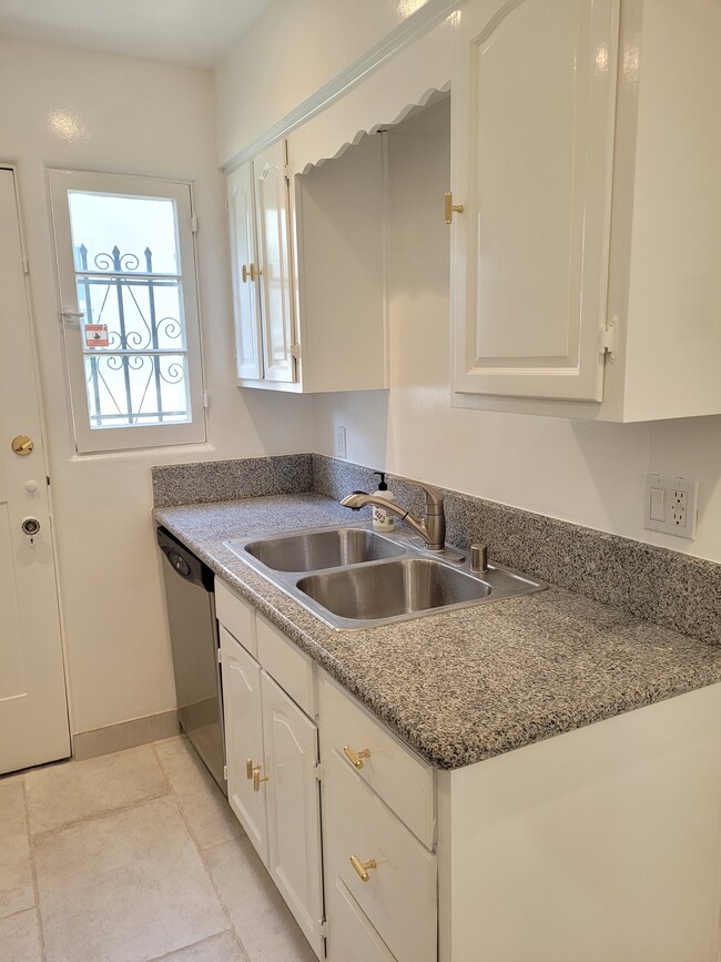 Photo - 405 S Crescent Dr