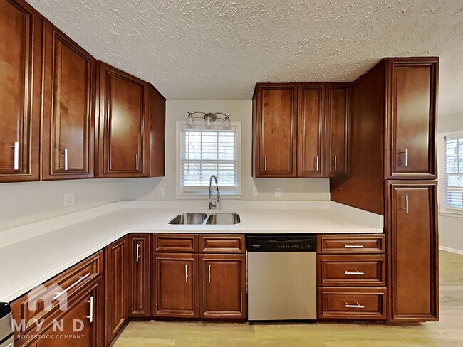 Photo - 487 Dillon Dr