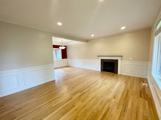 Photo - 4 Bedroom Shoreline Home...