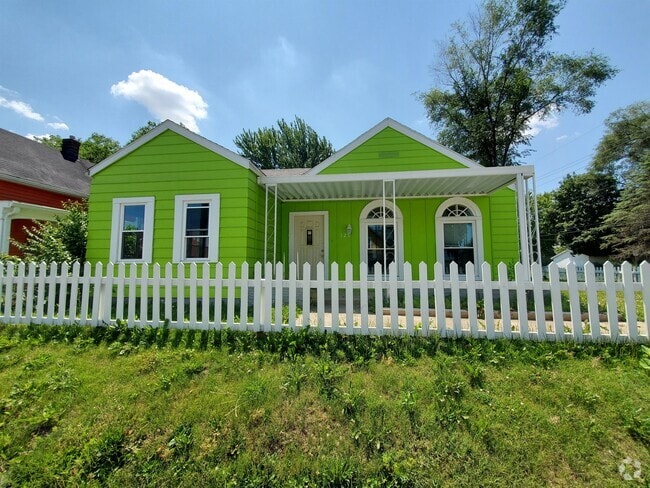 Building Photo - 129 W 3rd St Rental