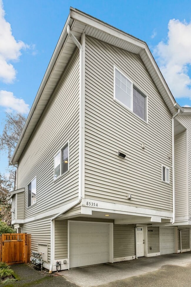 2bd/1.5ba Seattle Townhouse - 2bd/1.5ba Seattle Townhouse