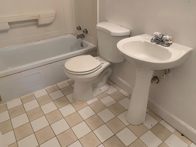 Building Photo - 4629 Ferncliff Dr Unit Apt B